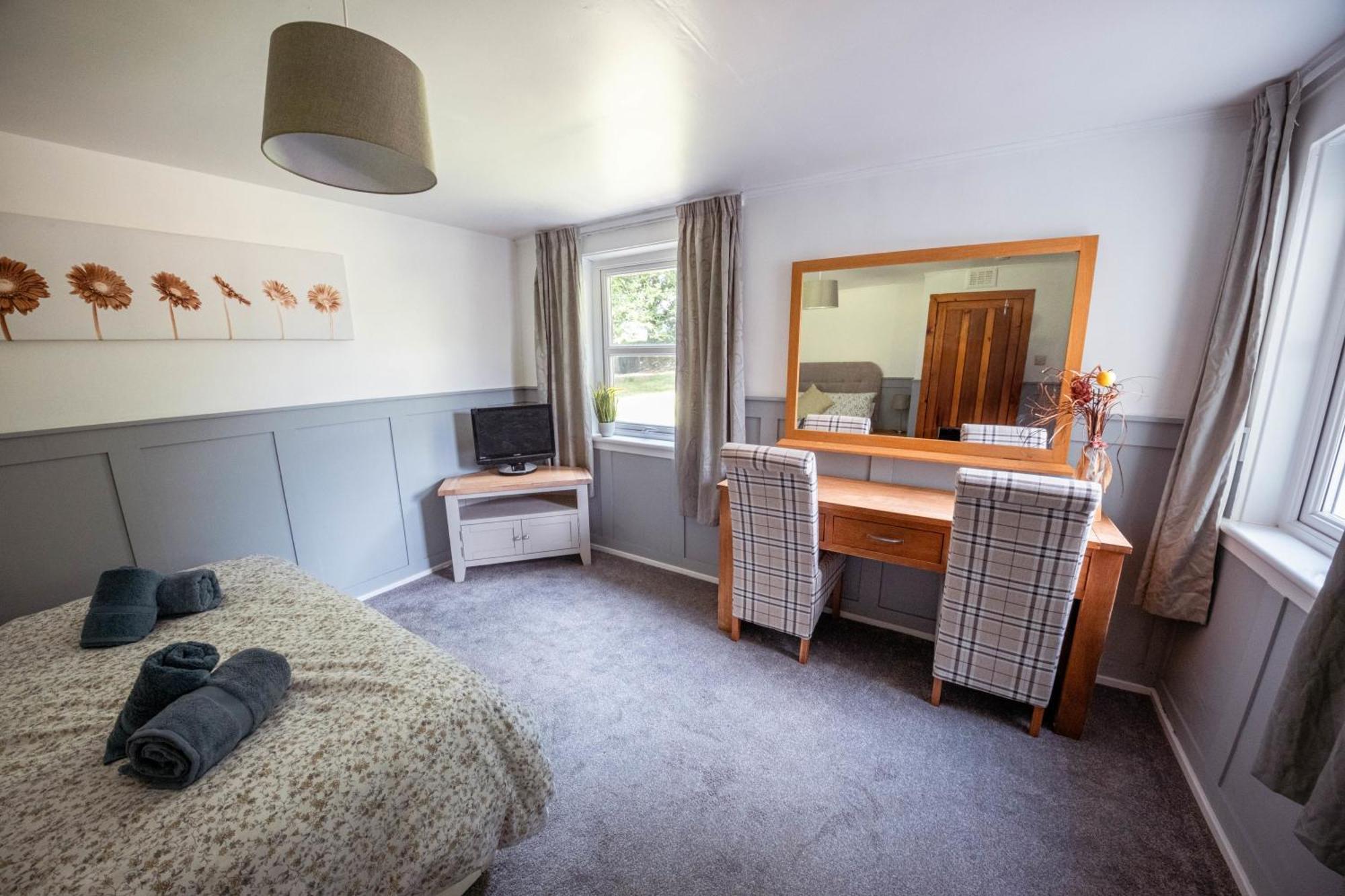 Large Country House With Garden, Outdoor Spa Area & Games Room With Hot Tub And Fire Pit Wigtown Exterior photo