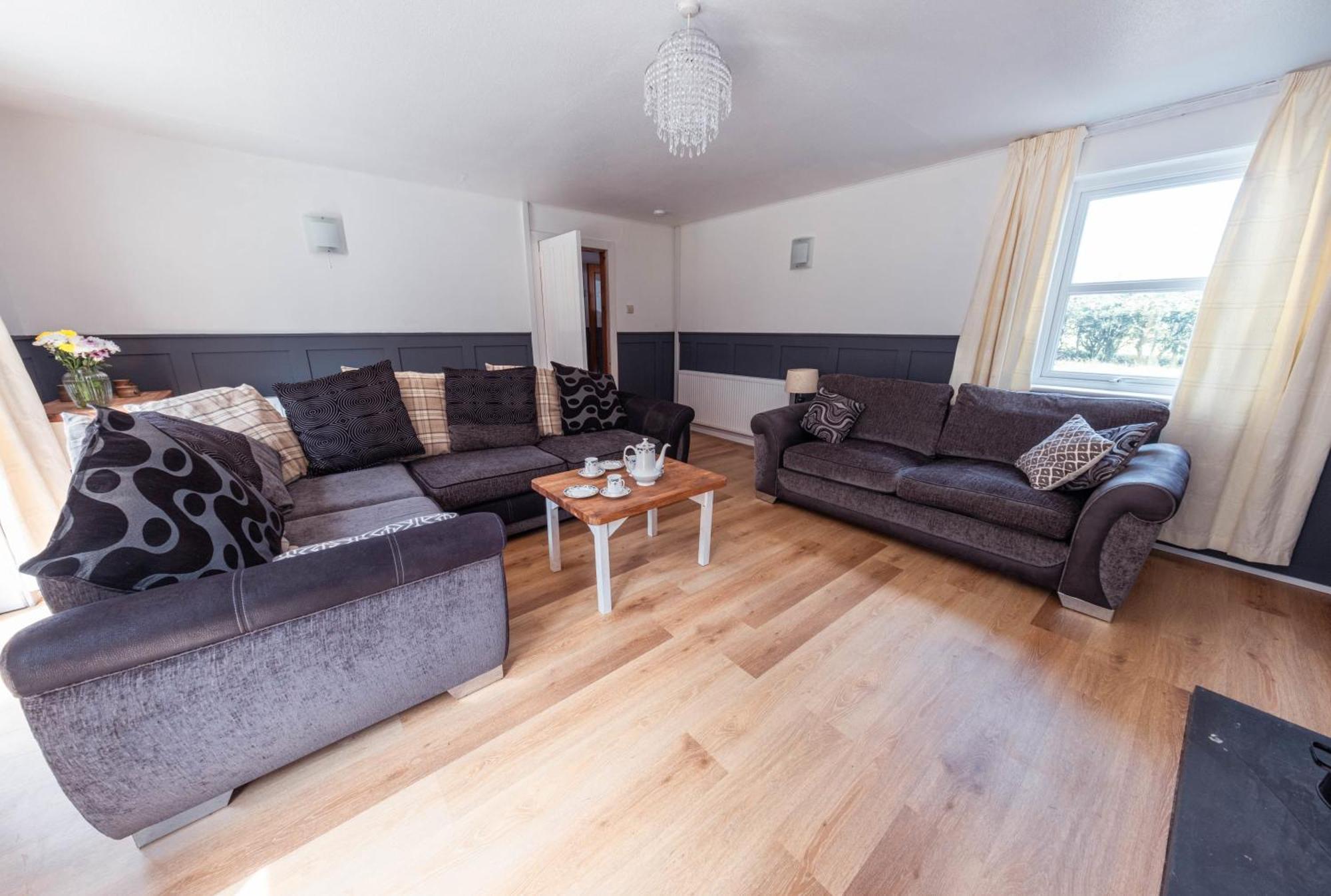 Large Country House With Garden, Outdoor Spa Area & Games Room With Hot Tub And Fire Pit Wigtown Exterior photo