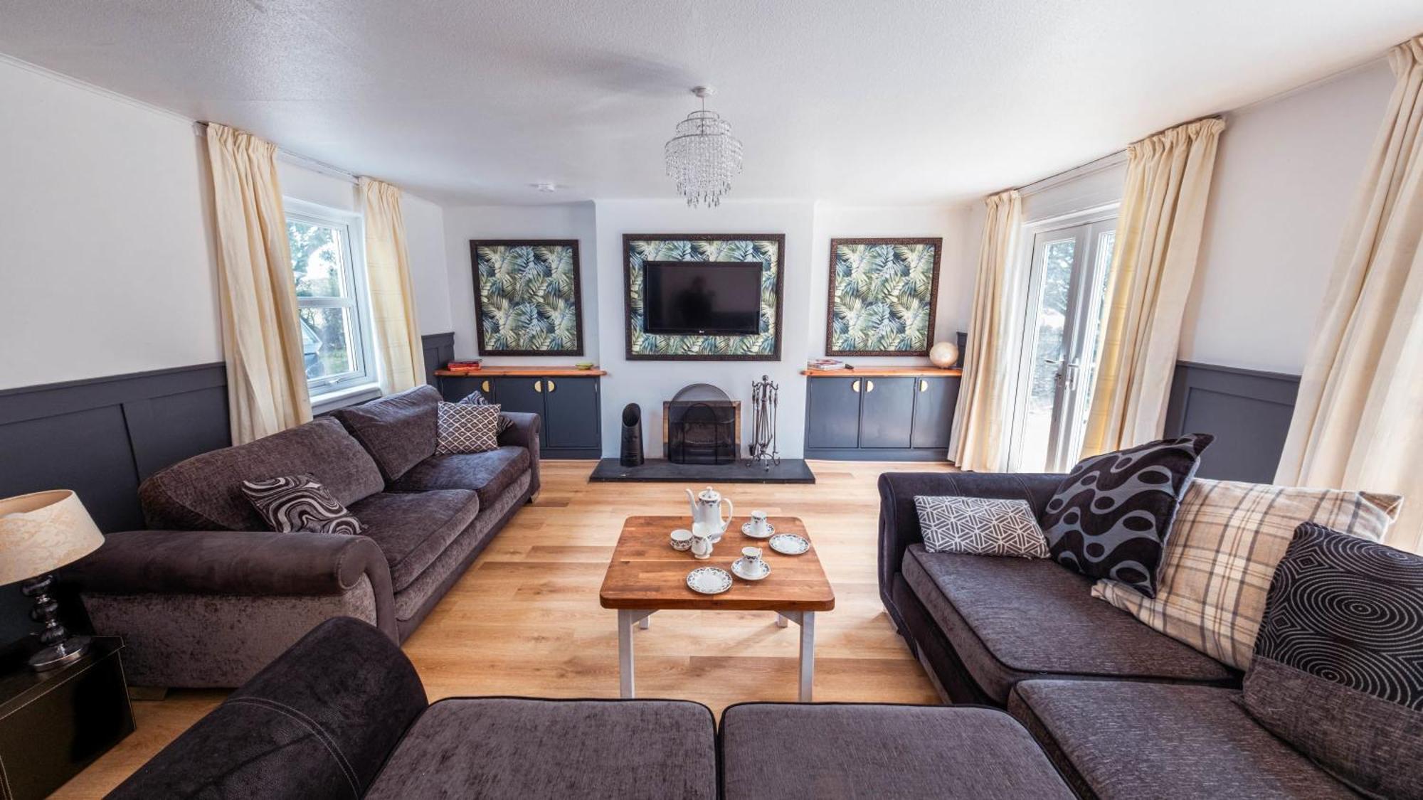 Large Country House With Garden, Outdoor Spa Area & Games Room With Hot Tub And Fire Pit Wigtown Exterior photo